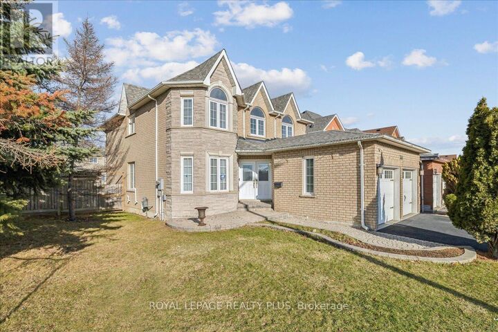 Property Photo: 3561 Old Orchard Park Drive ON L5B 4E3