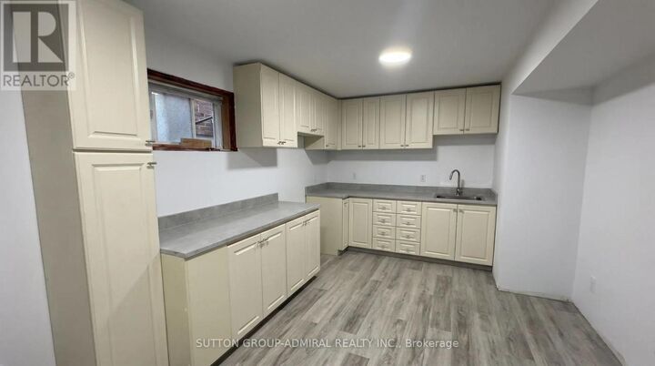 Property Photo:  12 Revelstoke Court Lower  ON L4N 8X7 