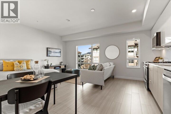 Property Photo: 2277 Hawthorne Avenue 204 BC V3C 1W7