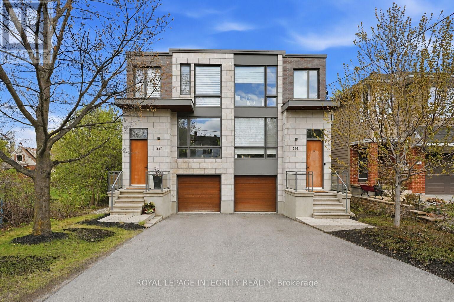Property Photo:  221 Wesley Avenue  ON K1Z 7A2 
