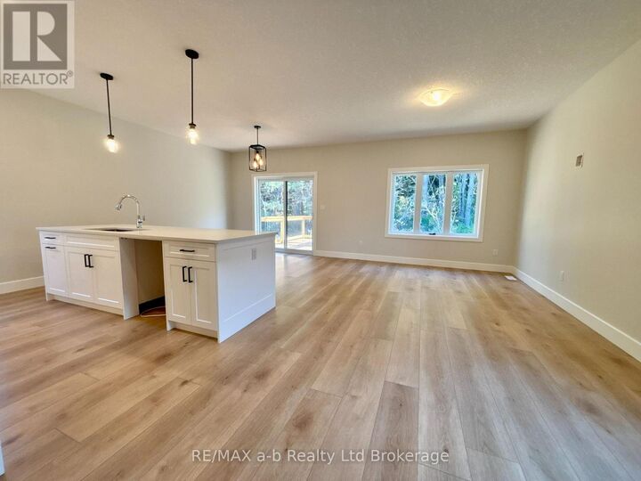 Property Photo:  41 Cash Crescent  ON N5C 0E2 