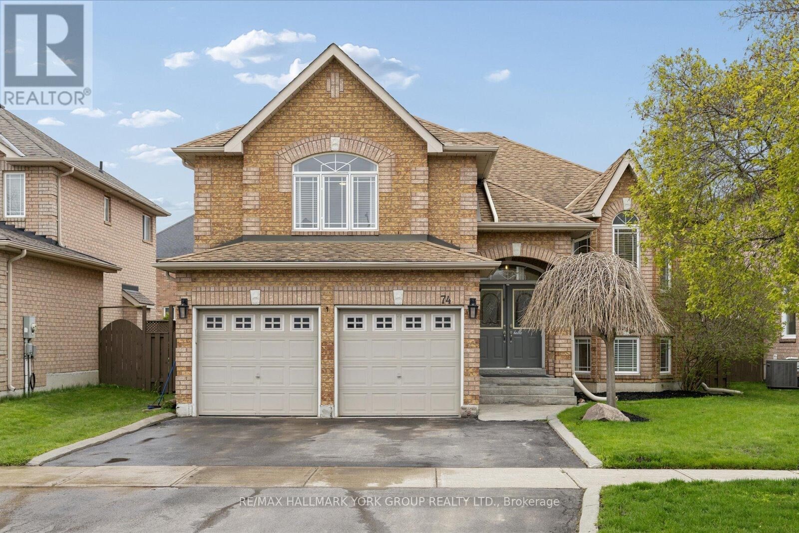 Property Photo: 74 Wrendale Crescent ON L4P 4C7