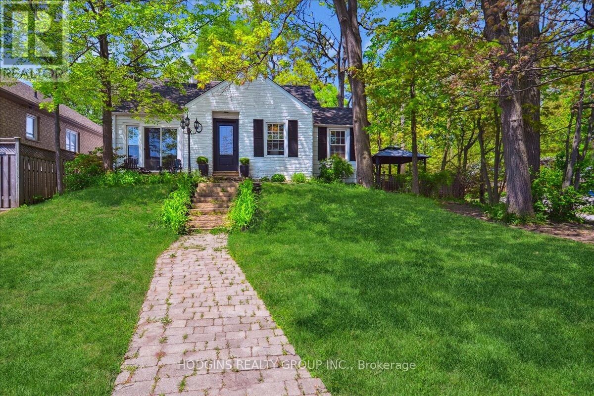Property Photo:  65 Mineola Road East Lower  ON L5G 2E4 