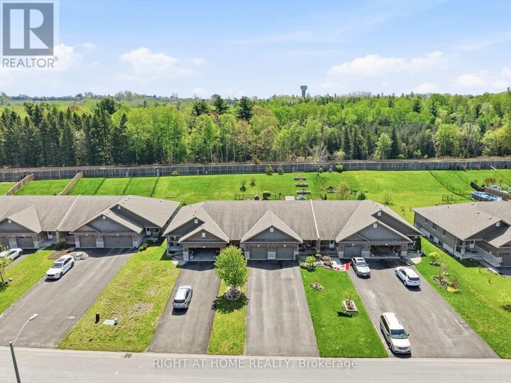 Property Photo:  61 Aspen Drive  ON K8V 0E2 