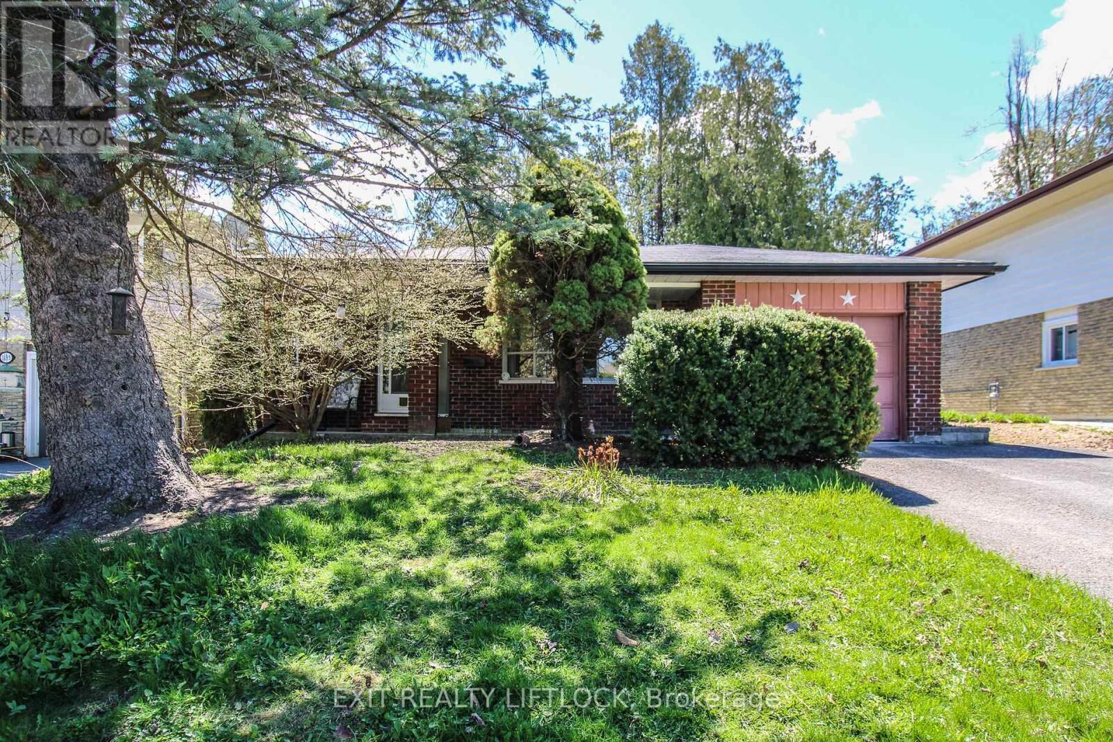 Property Photo: 1139 Danita Boulevard ON K9J 7J9