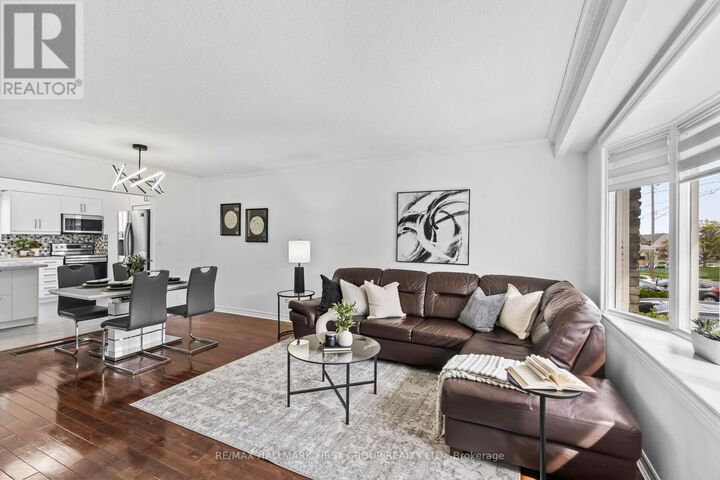 Property Photo:  428 Dean Avenue  ON L1H 3E2 