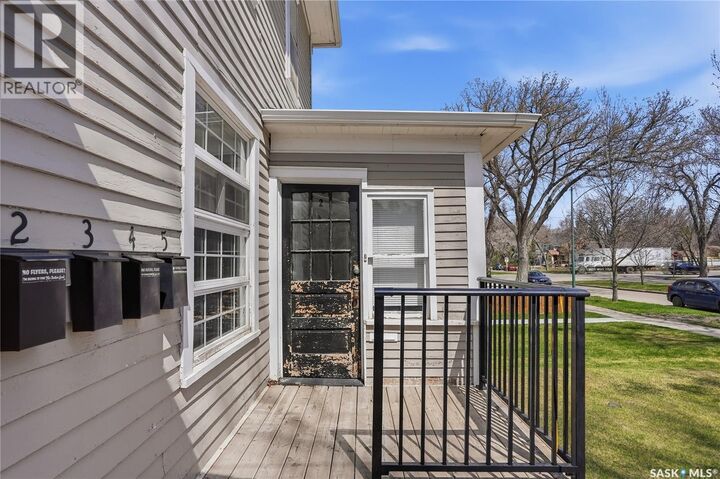 Property Photo:  610 Albert Avenue  SK S7N 1G7 