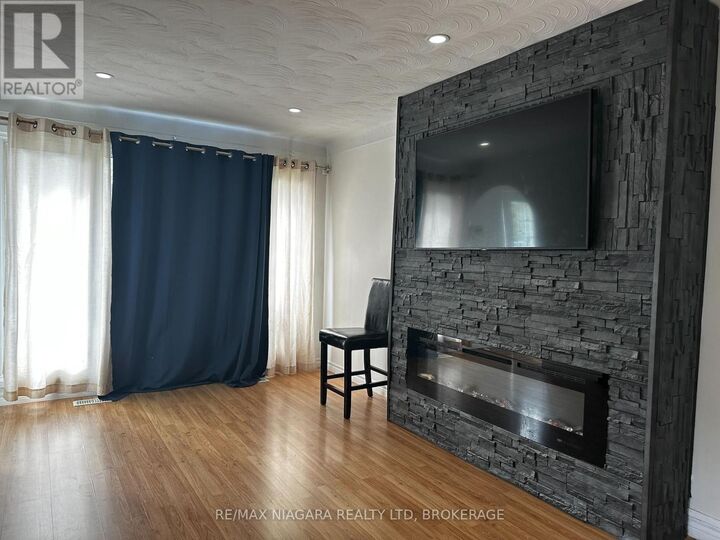 Property Photo:  43 A Beachaven Drive Upper  ON L2M 1A6 
