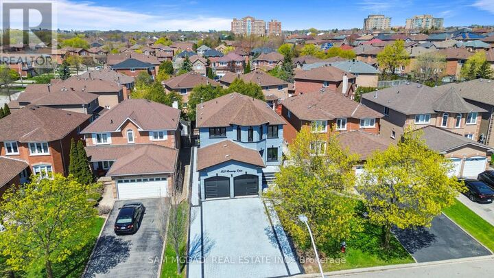 Property Photo:  1521 Roseway Drive  ON L5M 5M5 
