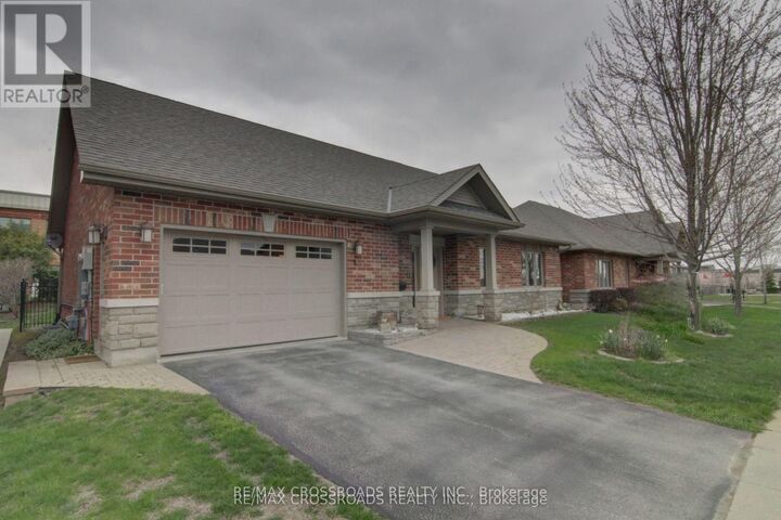 Property Photo:  8 Green Arbour Way  ON K9V 0E6 