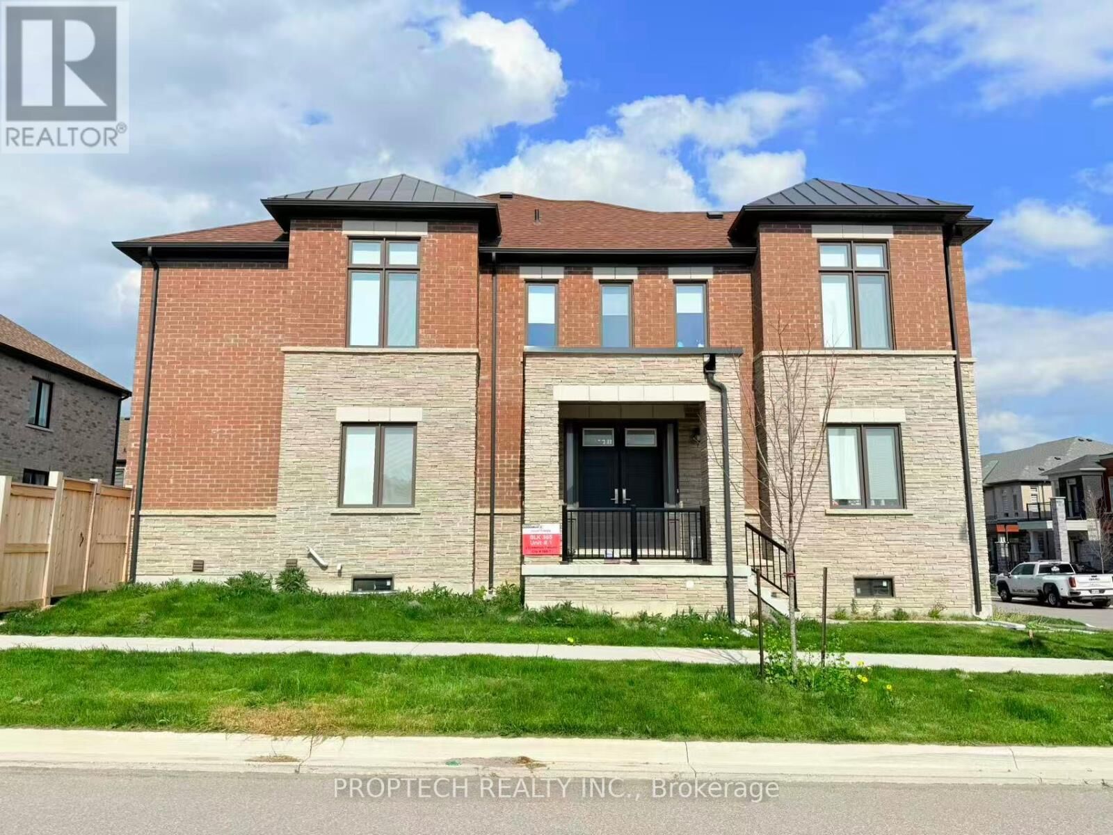 Property Photo:  2 Schmeltzer Crescent  ON L4E 1K8 