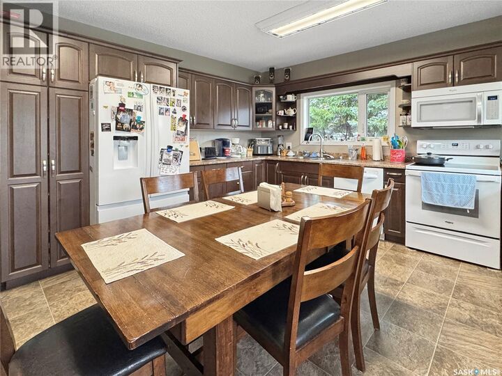 Property Photo:  932 113th Street  SK S9A 2M1 