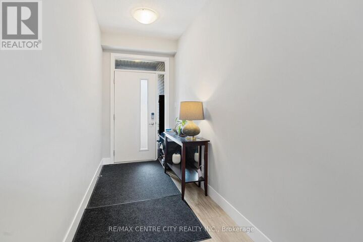Property Photo:  2070 Meadowgate Boulevard 4  ON N6M 0H5 