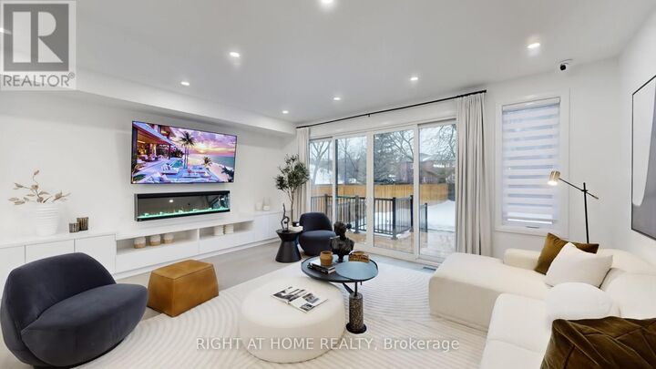 Property Photo:  6 Park Street  ON M1N 2N1 