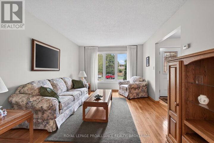 Property Photo: 887 Crestwood Avenue ON K7P 1S7
