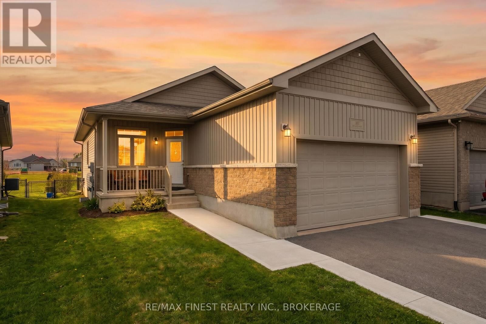 Property Photo:  129 Blakely Street  ON K7N 0B1 