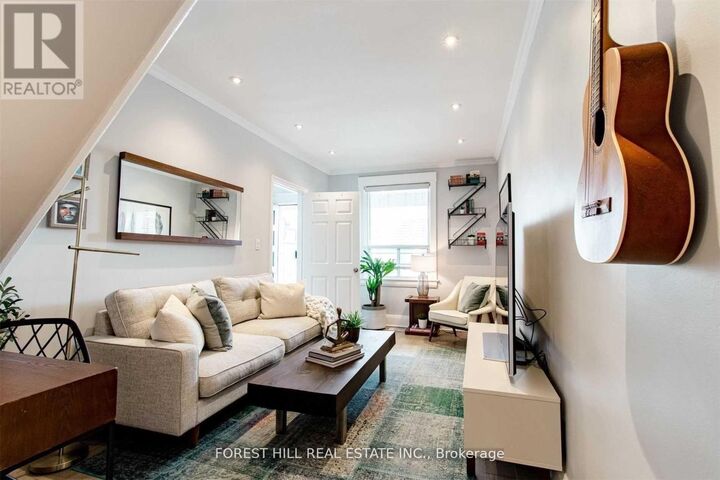 Property Photo: 137 Earlscourt Avenue Main ON M6E 4A8