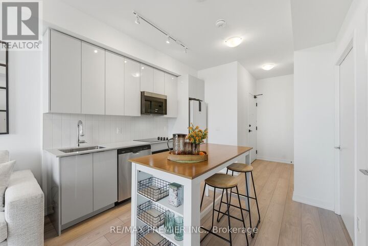 Property Photo:  10 Abeja Street 1512  ON L4K 0R4 