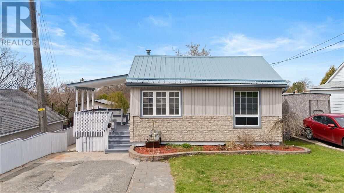 Property Photo:  61 Mooney Street  ON P3B 3H3 