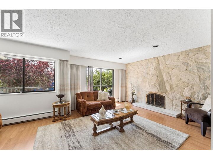 Property Photo:  2581 East 3rd Avenue  BC V5M 1H1 