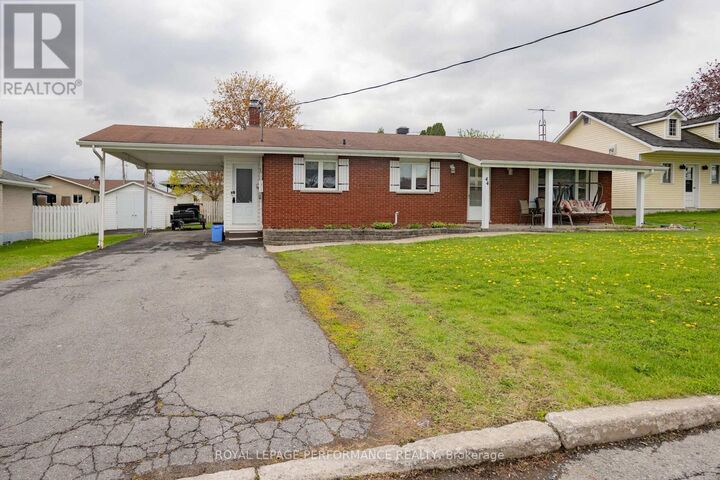44 Victoria Street West — photo 1