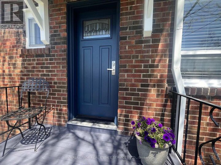 Property Photo:  8 Pritchard Avenue  ON M6N 1T1 