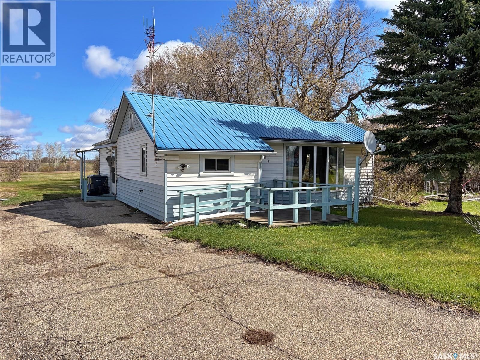 Property Photo:  105 Pipestone Avenue  SK S0G 5A0 