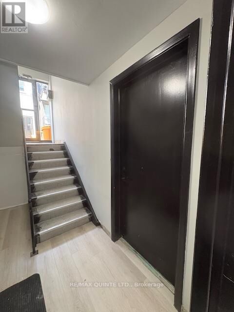 Property Photo:  172 Queen Street 2  ON K8V 4Y6 