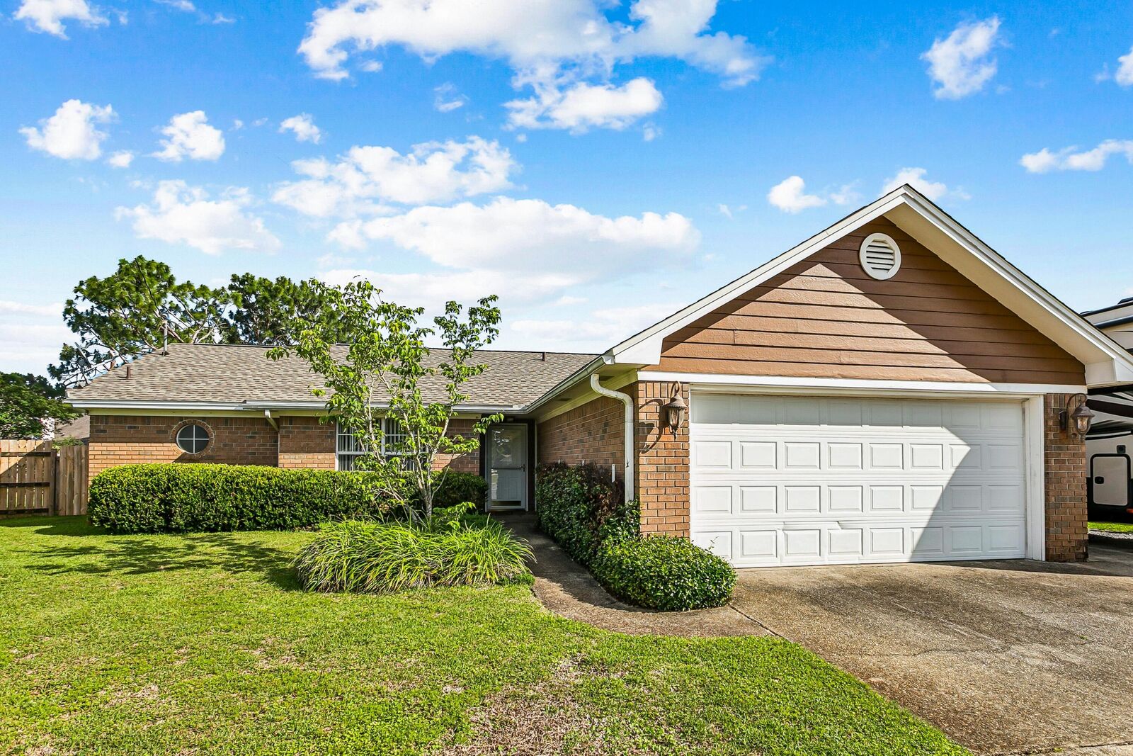 Property Photo:  2201 Wedgewood Court  FL 32566 