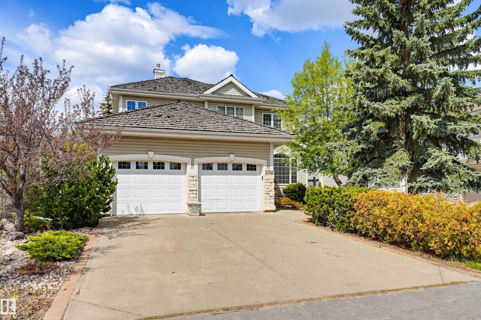 Property Photo:  652 Henderson Street NW  AB T6R 2R8 