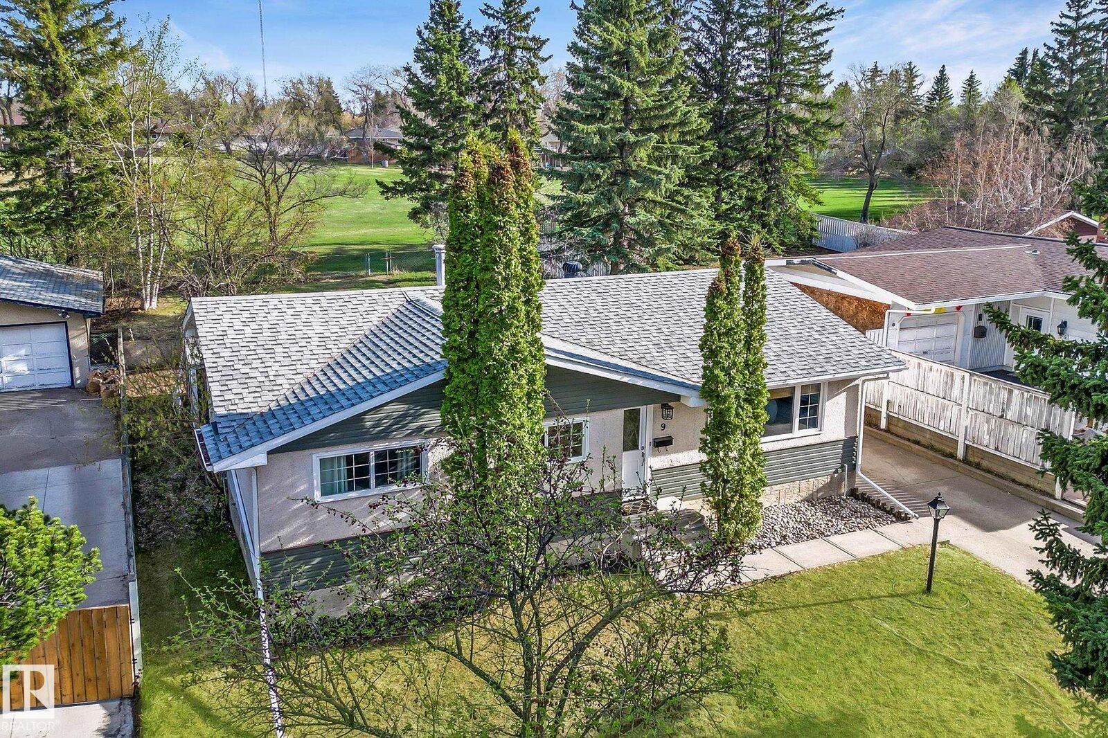 Property Photo:  9 Hummingbird Road  AB T8A 0A1 
