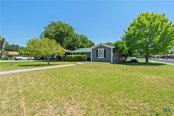 Property Photo: 507 Bliss Lane TX 78666