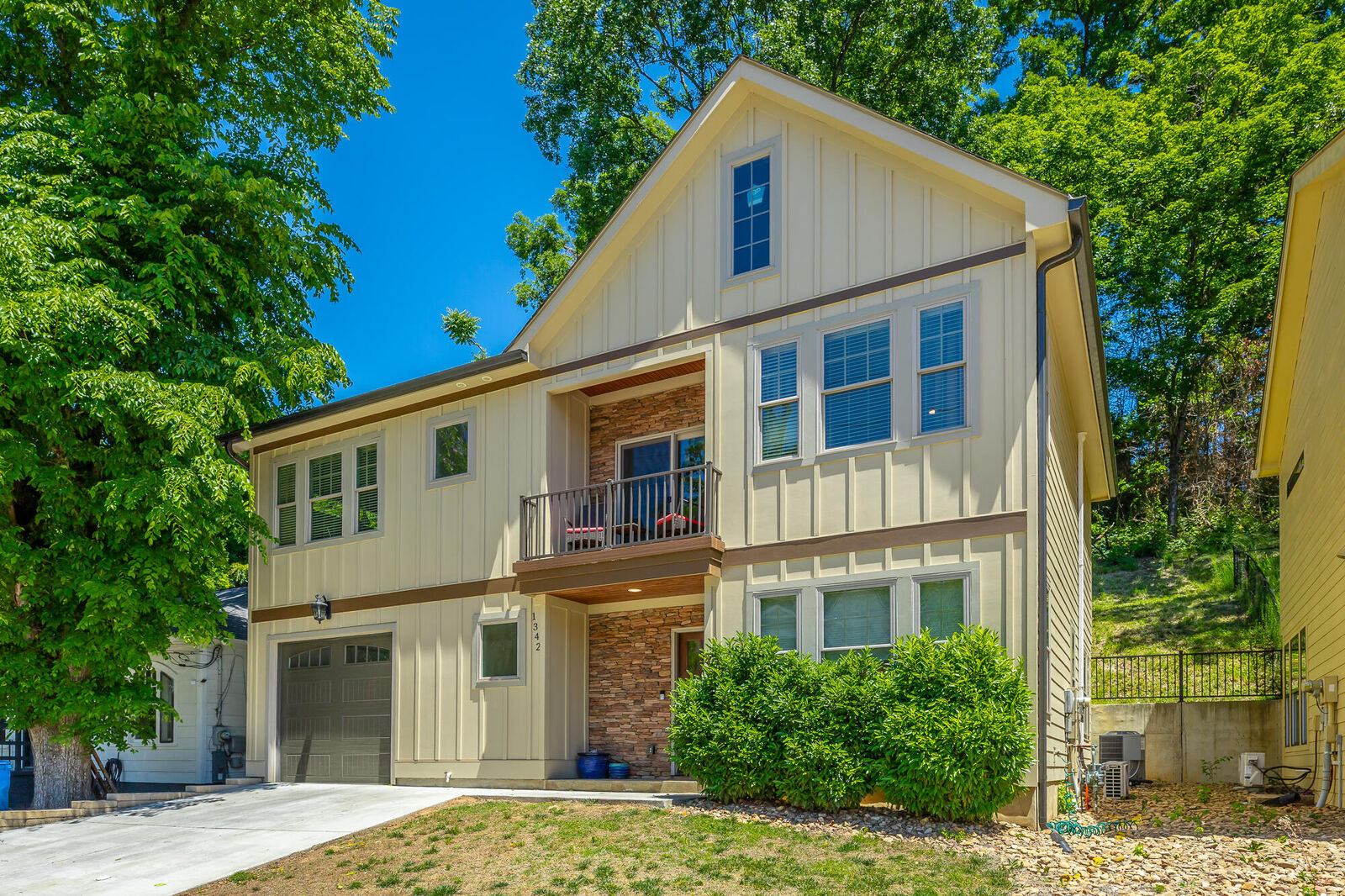 Property Photo:  1342 Hixson Pike  TN 37405 