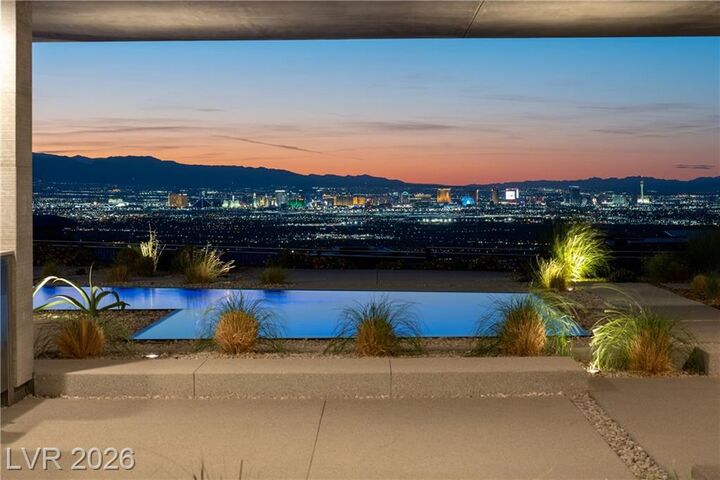 Property Photo: 8 Chisel Crest Court NV 89012