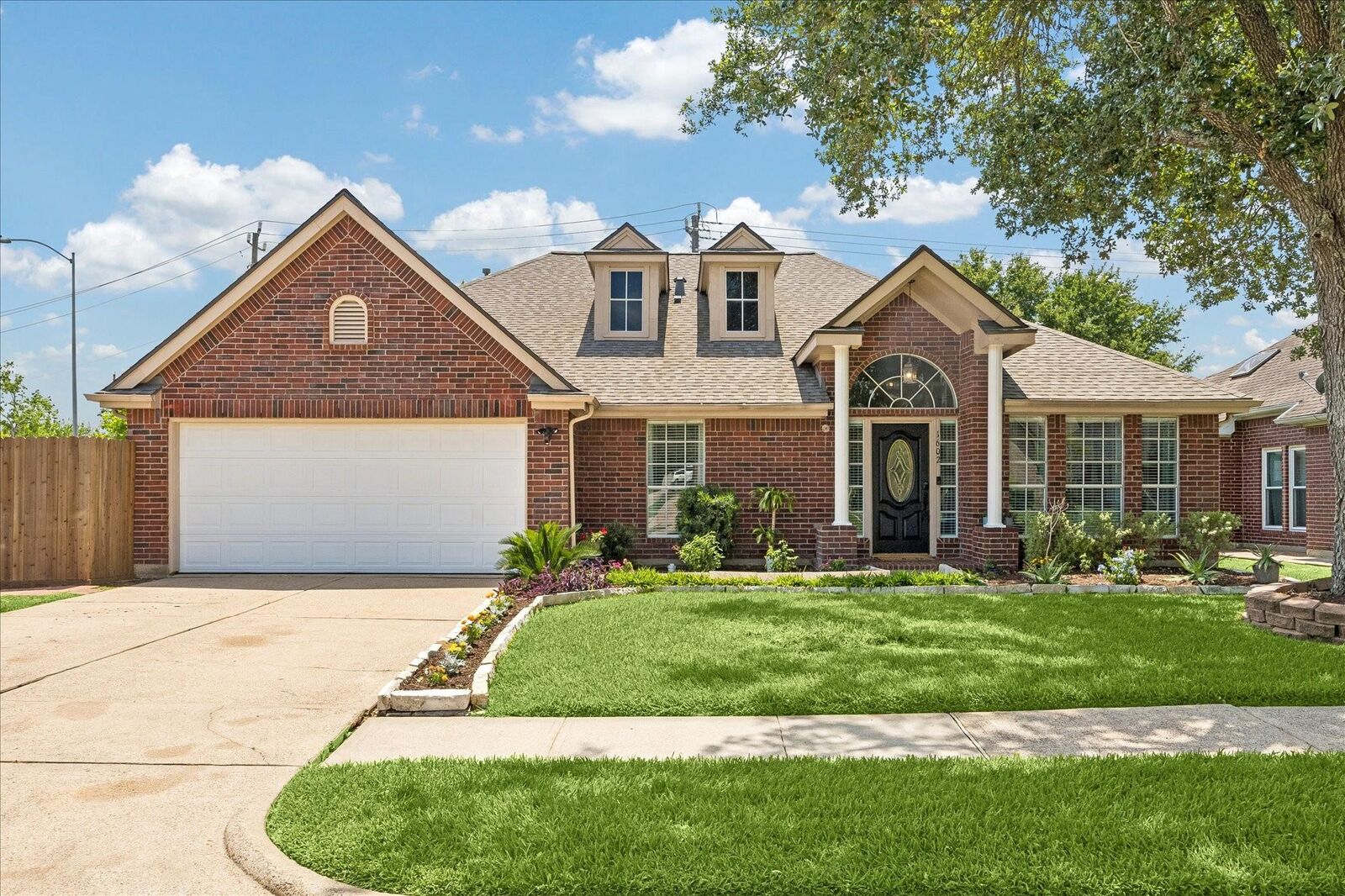 Property Photo:  1602 Oak Place Court  TX 77581 