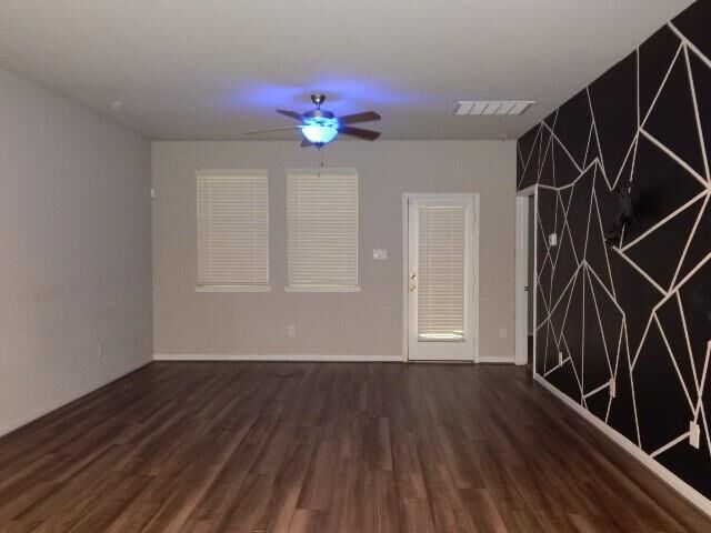 Property Photo: 7103 Silverleaf Oak Street TX 77304