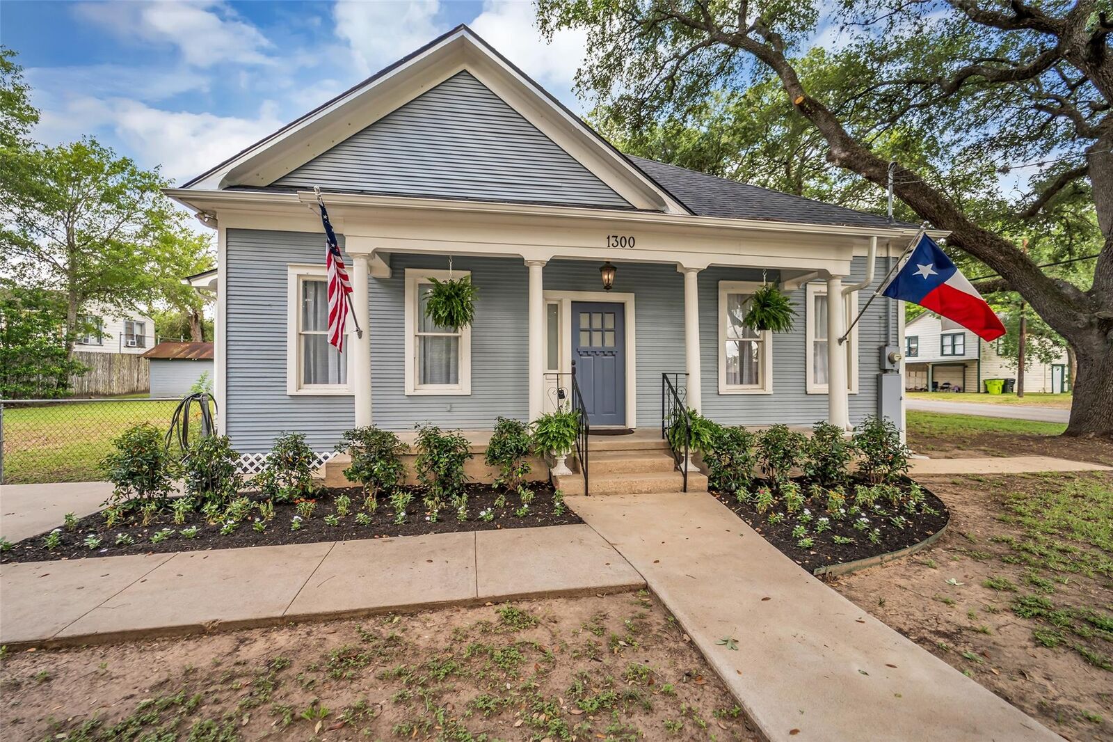 Property Photo:  1300 7th Street  TX 77471 