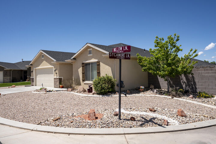 Property Photo: 1769 N Willow Ln UT 84721