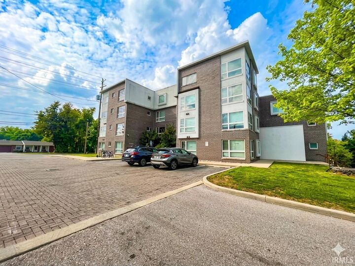 Property Photo: 604 N Smith Road IN 47408-2766