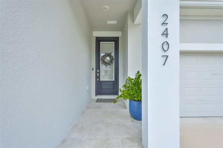 Property Photo:  2407 W Gray Street  FL 33609 