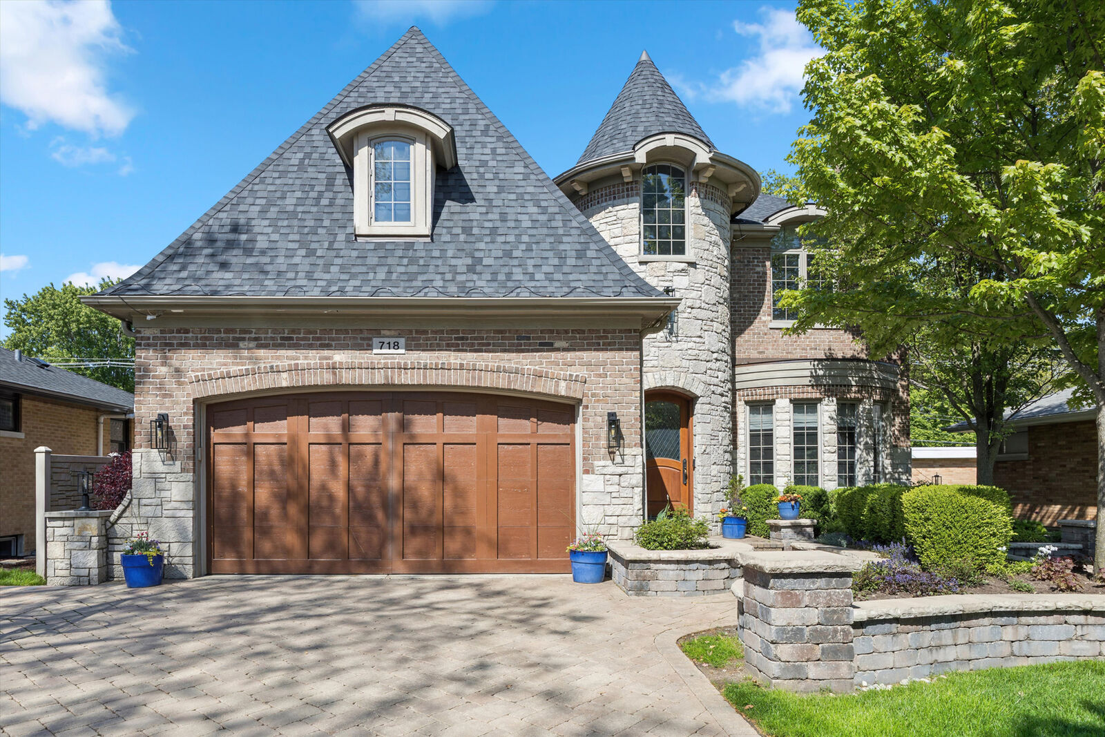 Property Photo: 718 S Fairview Avenue IL 60126