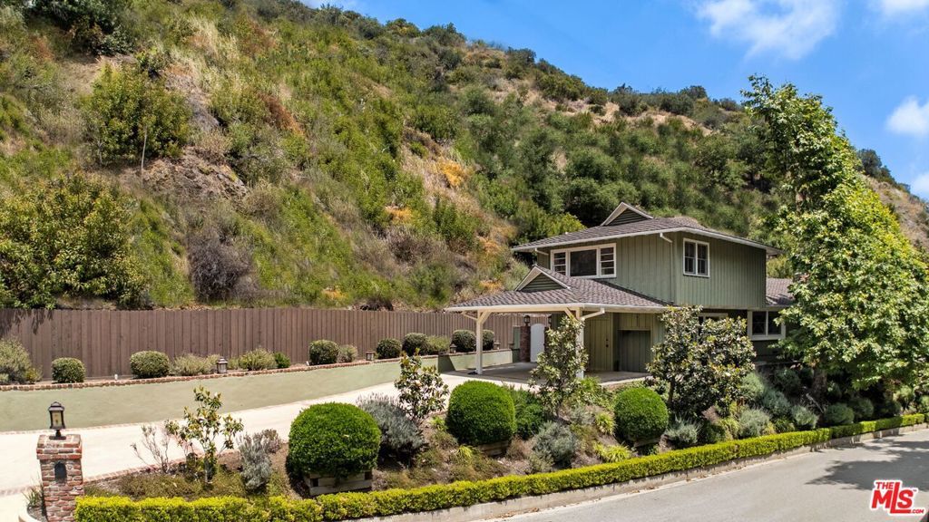 Property Photo:  3820 Mandeville Canyon Road  CA 90049 