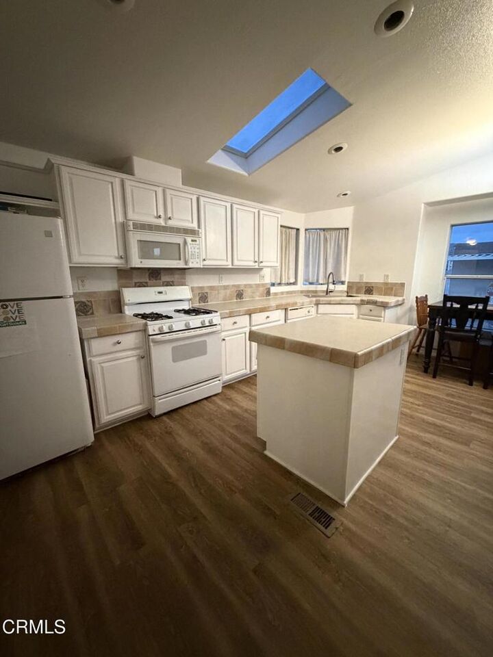 Property Photo: 117 Calle Viejo 117 CA 93012
