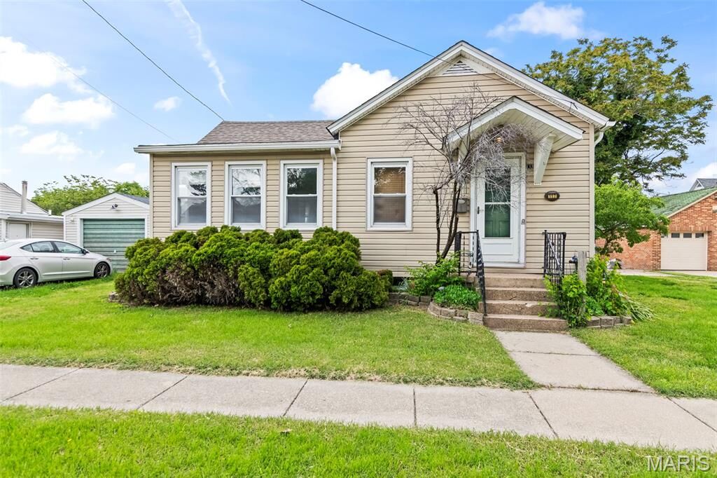 Property Photo:  117 W Ferdon Street  IL 62056 