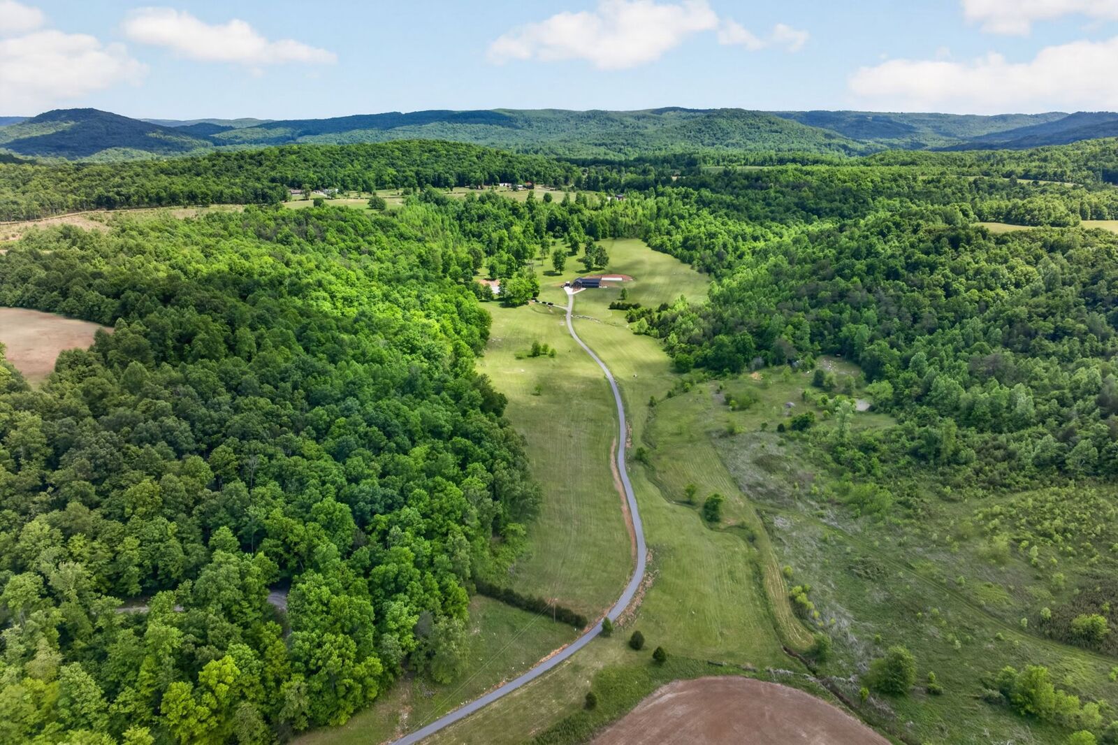 Property Photo: 106 Pleasant Shade Lane TN 38574