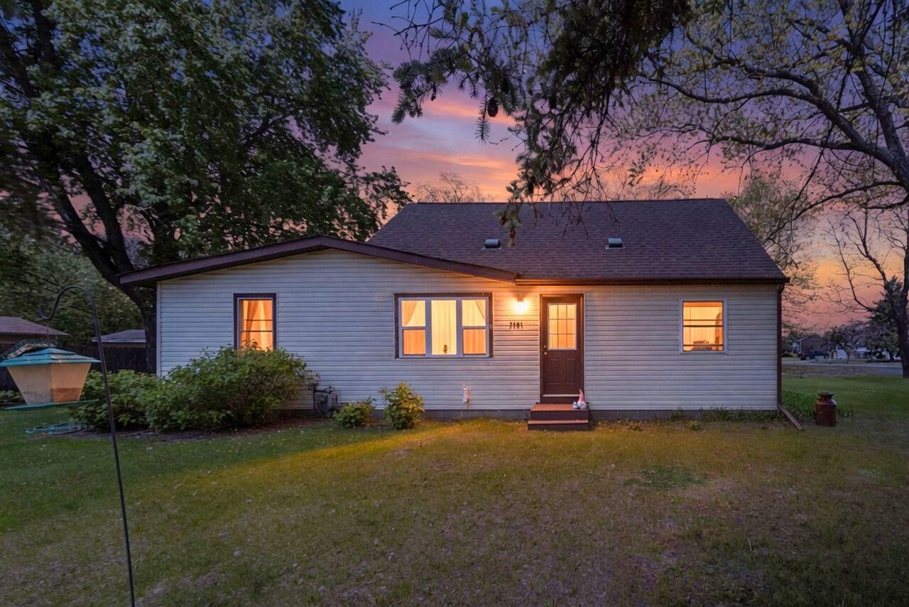 Property Photo:  7181 Lakeview Drive  MN 55014 