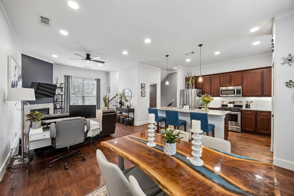 Property Photo: 5875 Ross Avenue 9 TX 75206