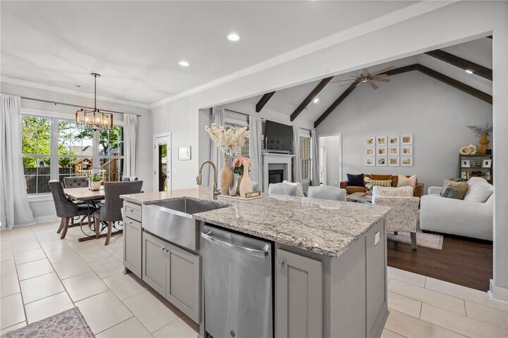 Property Photo:  1502 Ridgewood Avenue  AR 72745 