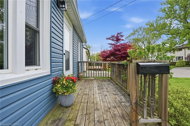 Property Photo:  15 Kirk Street  ON L2S 1B8 