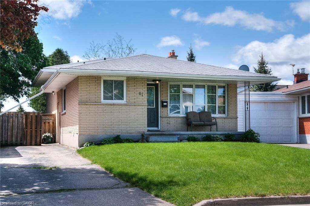 Property Photo: 61 Bosworth Crescent Upper ON N2E 1Y9